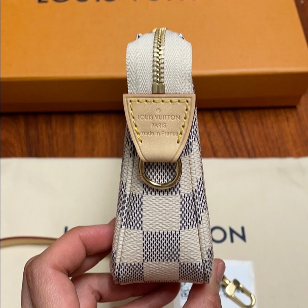 🛑SOLD🛑 LV Pochette Accessoires Damier Azur - Picture 11 of 11